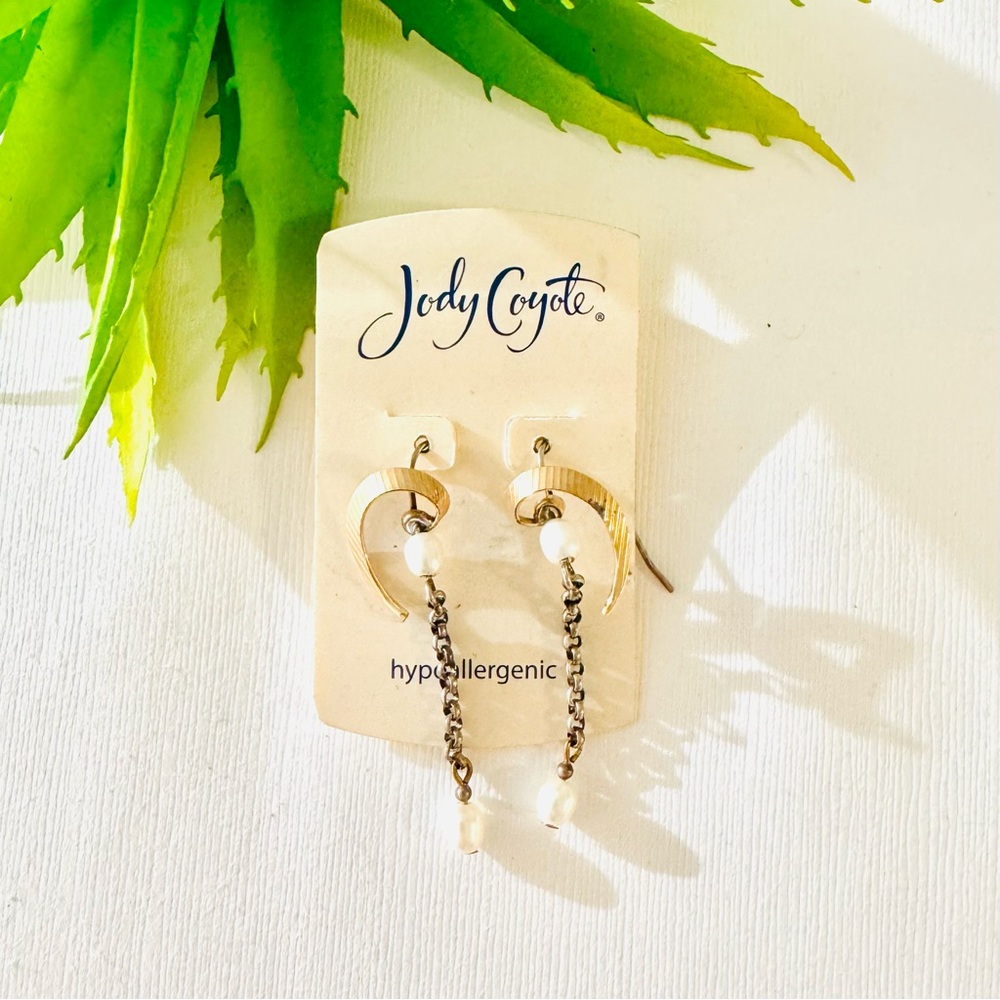Jody Coyote Two-Tone Pearl Earrings
